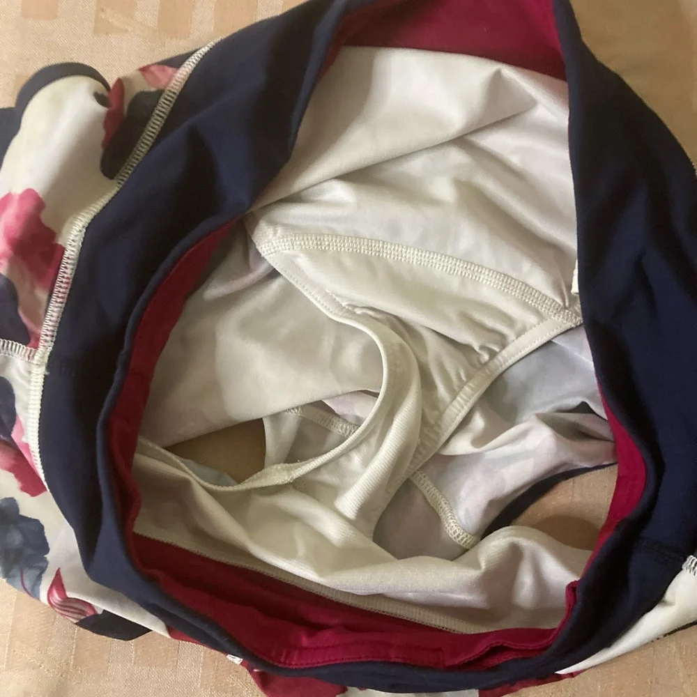 Lululemon Inkwell Floral Ghost Bumble Berry Speed Up Shorts 3” 2014 - Picture 14 of 15